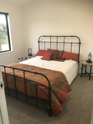 4 bedrooms, iron/ironing board, WiFi