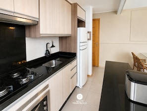Premium Apartment | Private kitchen | Fridge, microwave, oven, blender - Nautilus Ap Vista Mar (Penha)