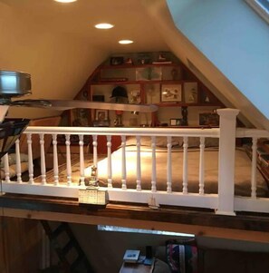 2 bedrooms, iron/ironing board, WiFi