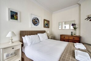 2 bedrooms, internet, bed sheets