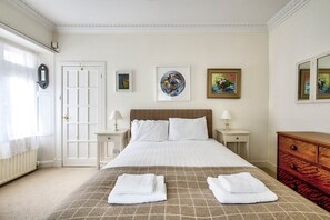 2 多间卧室、上网接入、床单