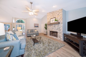 Living area - Dream Lake House minutes from Theme Parks (Orlando)