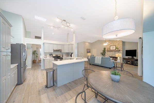 Interior - Dream Lake House minutes from Theme Parks (Orlando)