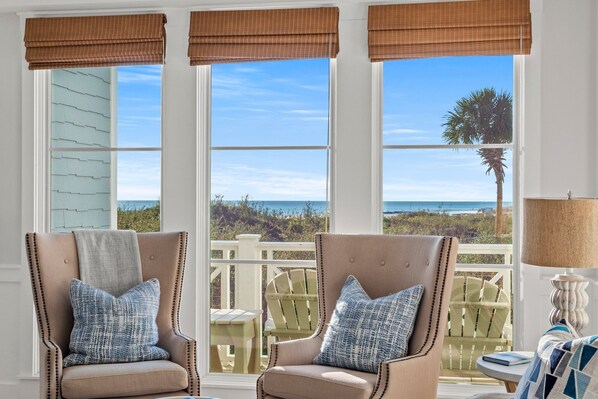 Smart TV, fireplace, DVD player