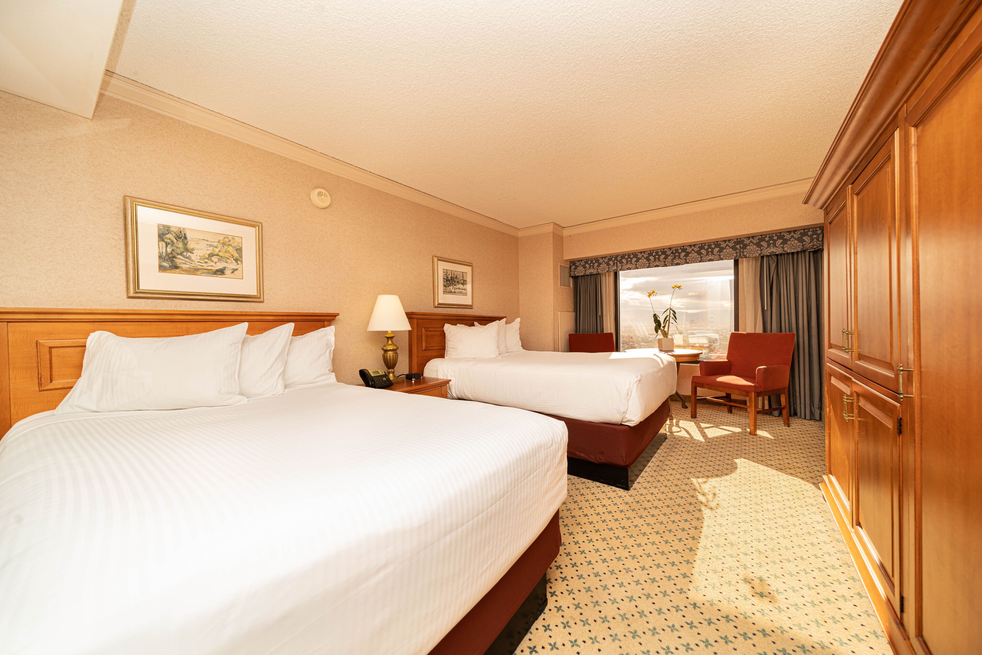 hypo-allergenic bedding, in-room safe, iron/ironing board, free wifi