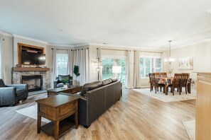 Smart TV, fireplace - Adventure Getaway Vernon NJ Large 3BR Condo @ Mountain Creek Ski Resort #12-11P (Vernon)