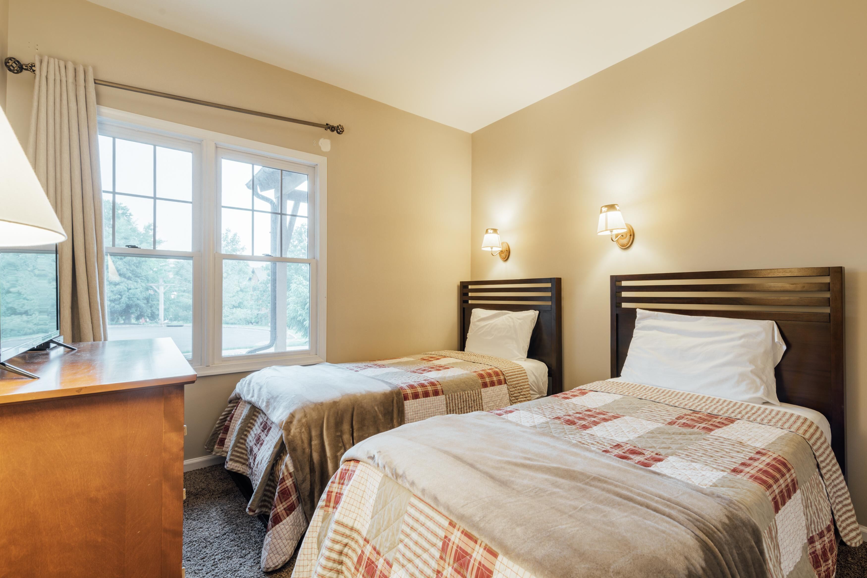 Resort | Fireplace | Free Wifi | Pool | Hot Tub | 1st Floor | 12-11