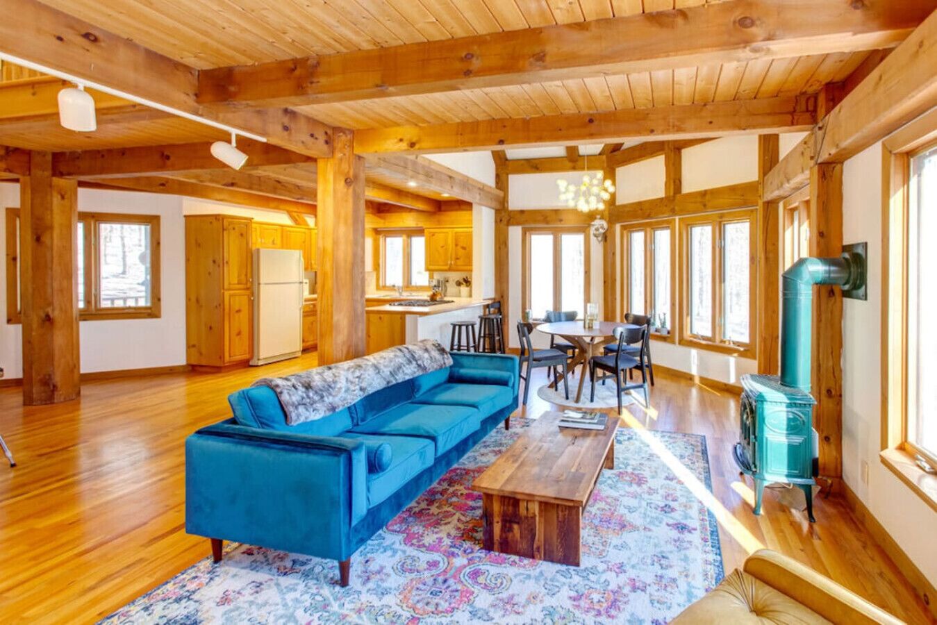 Televisión, chimenea y tenis de mesa 