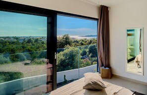 4 bedrooms, iron/ironing board, free WiFi