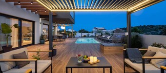Luxury Villa Silvery with Pool