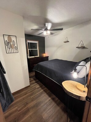 2 chambres, fer et planche à repasser, Wi-Fi gratuit, draps fournis