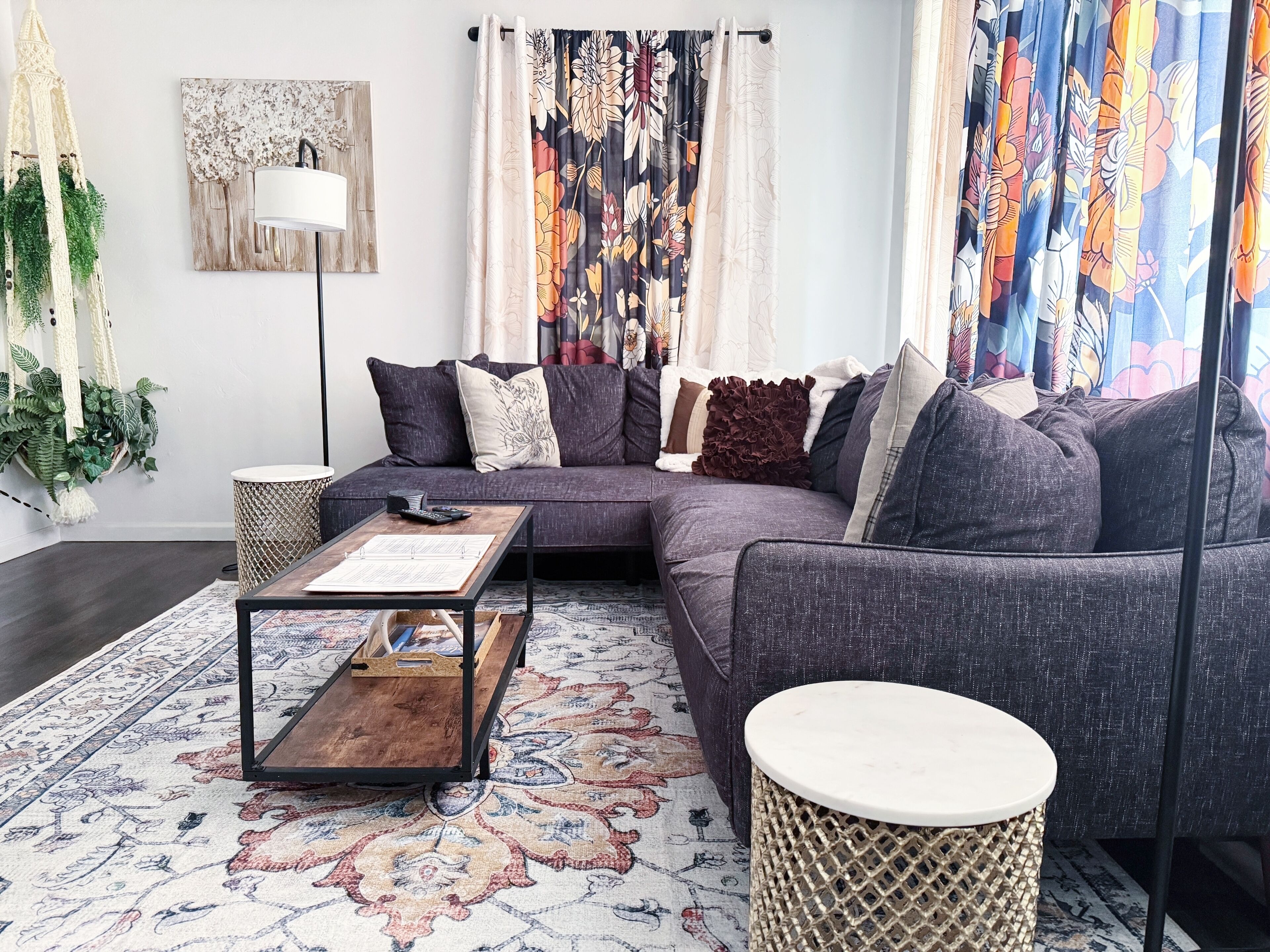 Tv, bøger, kontorer