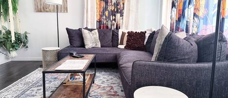 Tv, bøger, kontorer