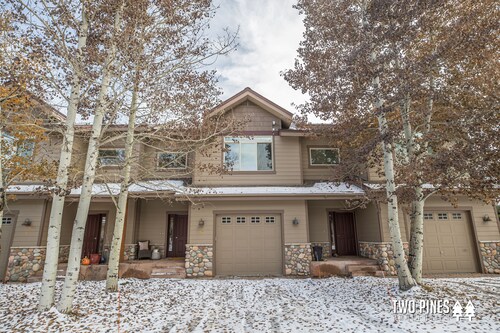 Adorable Townhome! 15 Min Drive to Resort! 5 Min Walk to Town Center and Shuttle