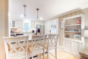 Fridge, microwave, oven, stovetop - Charming home with spacious deck and patio, washer/dryer & high-speed WiFi (Eastham)