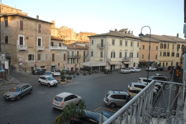 المنطقة المحيطة بالمنشأة