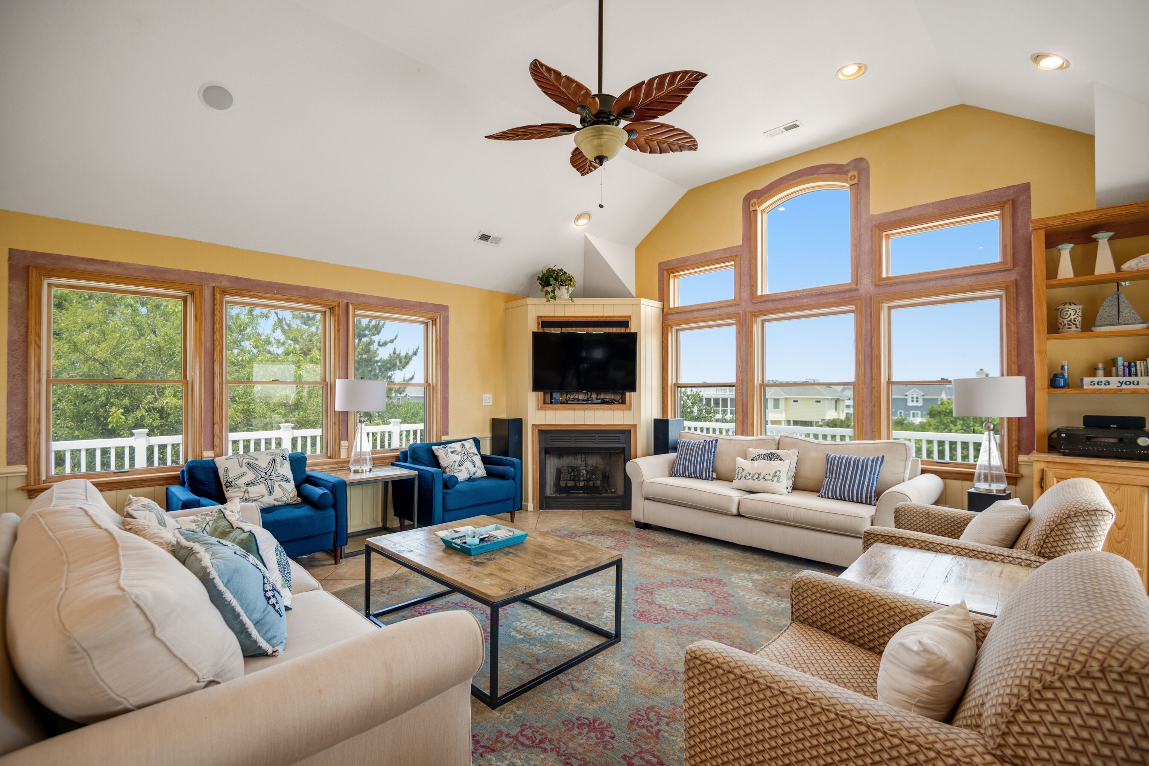 Oceanside In Corolla w/Heated Pool, Hot Tub & Rec Room w/Pool Table