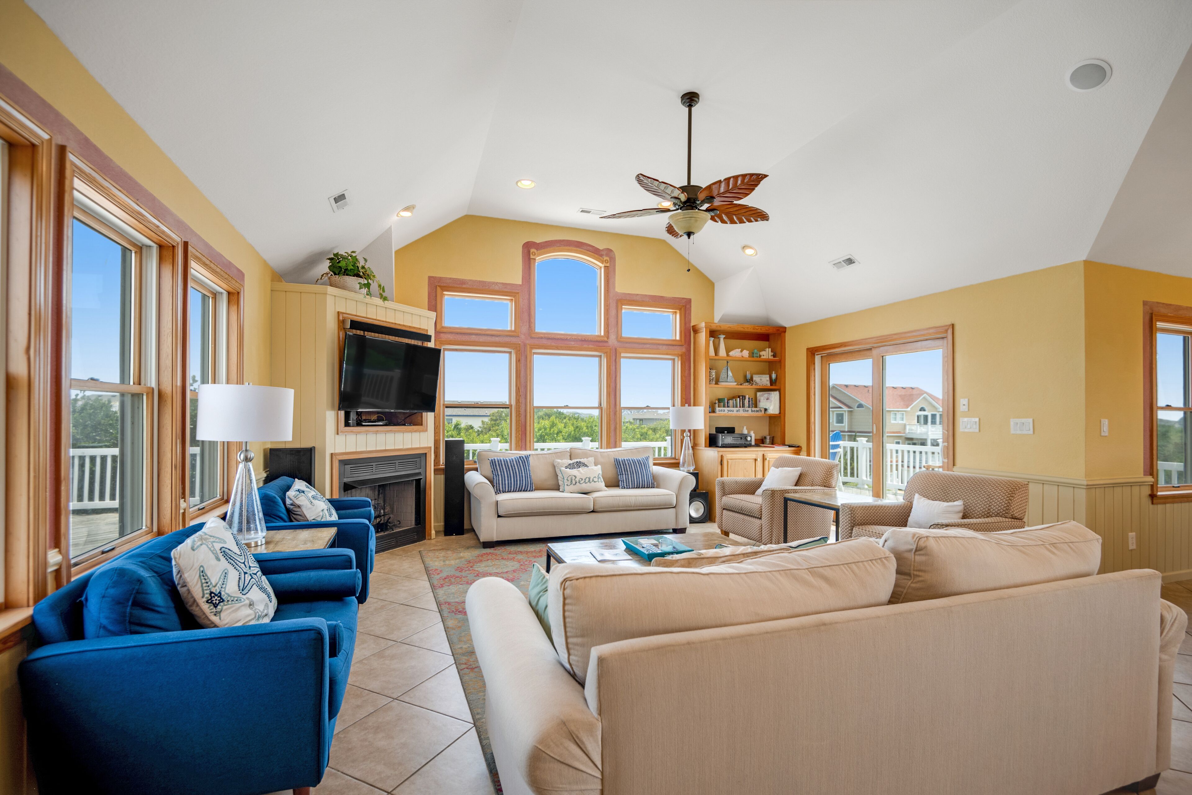 Oceanside In Corolla w/Heated Pool, Hot Tub & Rec Room w/Pool Table