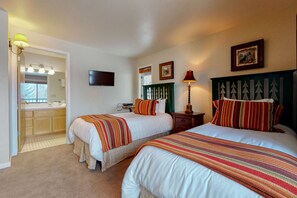 4 bedrooms, iron/ironing board, Internet, bed sheets