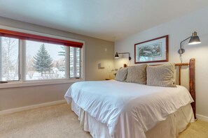 4 dormitorios, tabla de planchar con plancha, Internet y ropa de cama