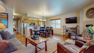 Televisor i llar de foc