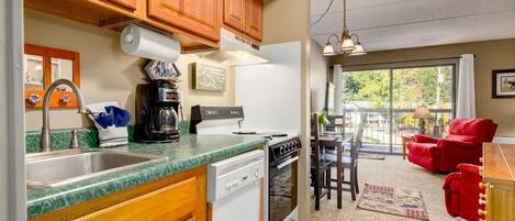 Frigorifero, microonde, forno, piano cottura