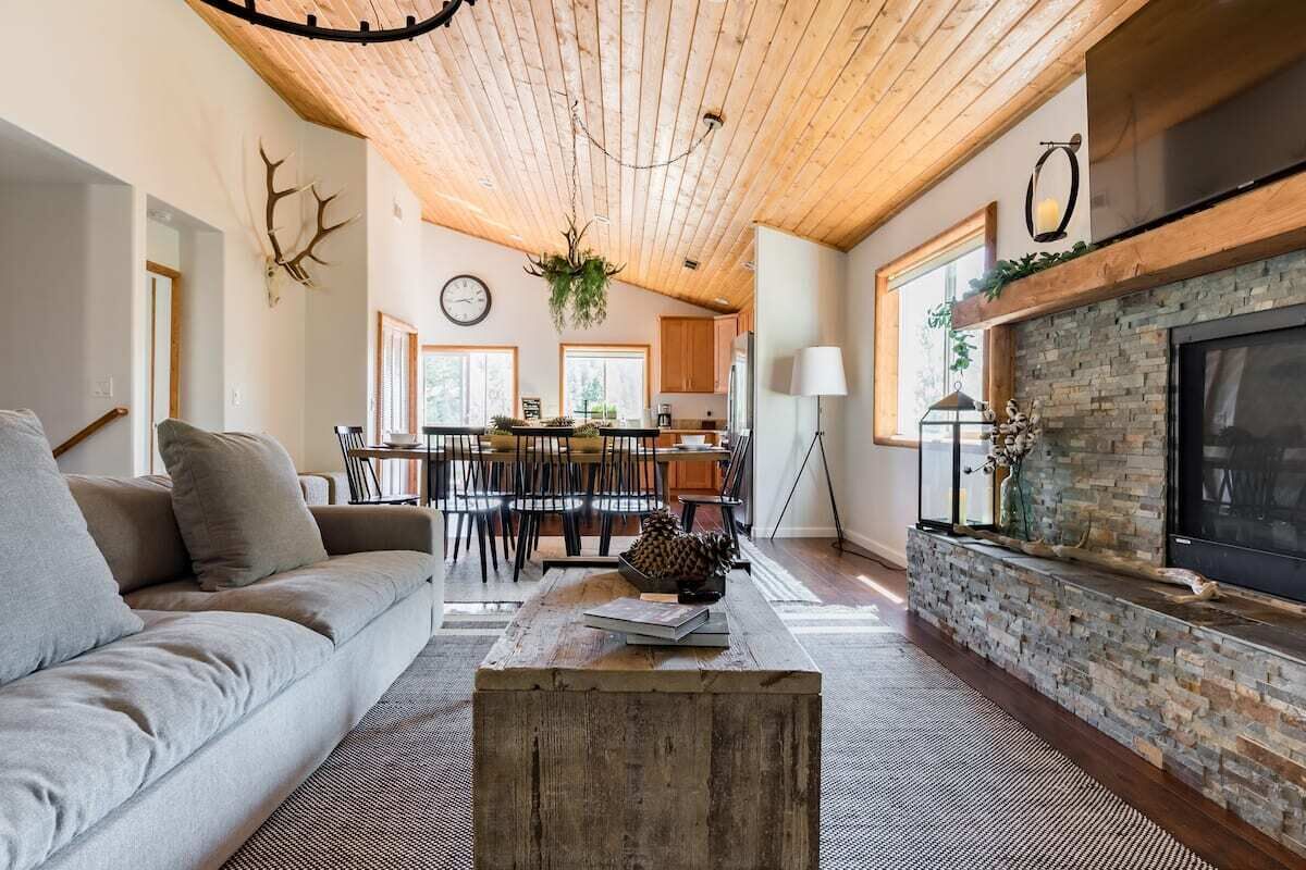 3-Level Modern Mountain Retreat With A View