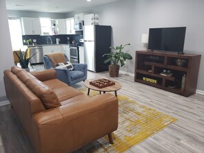 Smart-TV, Bücher, Arbeitsbereiche