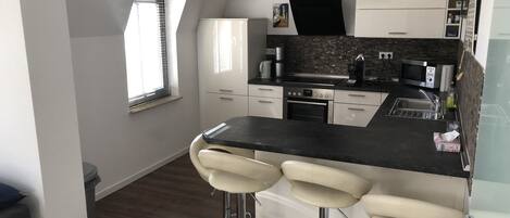 Microwave, dishwasher, coffee/tea maker, cookware/dishes/utensils