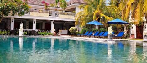 Indoor pool, outdoor pool