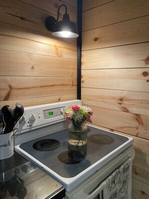 Interior - Cozy 2-Bedroom Cabin Across from the Beautiful Lindquist Lake (Dunbar)