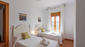 6 bedrooms, iron/ironing board, travel crib, WiFi - Casa Mari de Almogía by Ruralidays (Málaga)