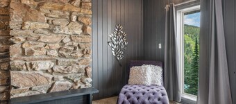  Great location! Half mile to Schweitzer lifts. Mountain views