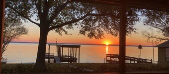 Lake Livingston Lakeside Retreat 
