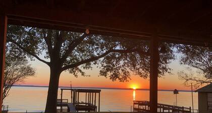 Lake Livingston Lakeside Retreat