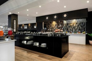 Dining - Four Points By Sheraton Dar Es Salaam New Africa (Dar es Salaam)