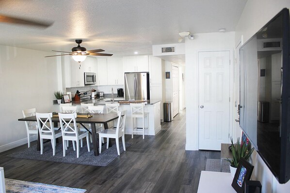 Villa, 3 Bedrooms | Dining