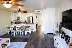 Villa, 3 Bedrooms | Dining