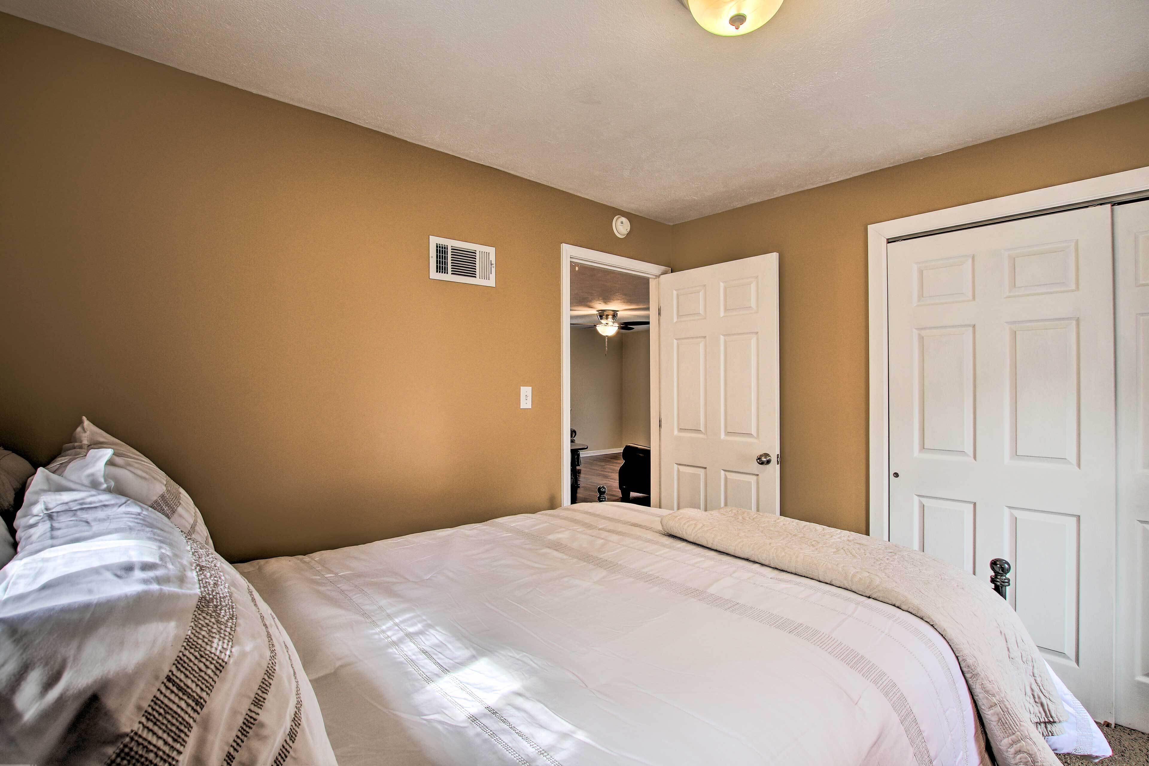 Cottage w/Yard, Walk to Historic Attractions!