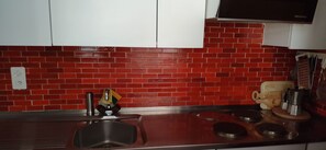 Refrigerador, horno, placa de cocina, lavavajillas