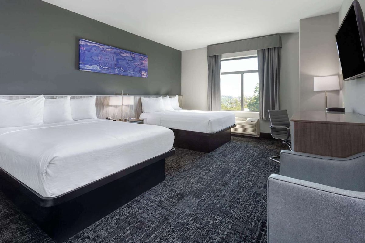 Ropa de cama de alta calidad y camas con pillow-top