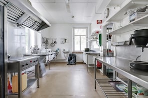 Twin Room, 2 Single Beds, Shared Bathroom (Access to kitchen) | Living area - Hotell HOF (Hammar)