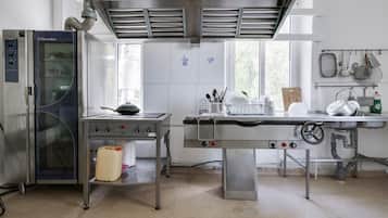 ํธ์๋ฃธ, ์ฑ๊ธ์นจ๋ 2๊ฐ, ๊ณต์ฉ ์์ค (Access to kitchen) | ์ ์ฉ ์ฃผ๋ฐฉ | ์ ์๋ ์ธ์ง