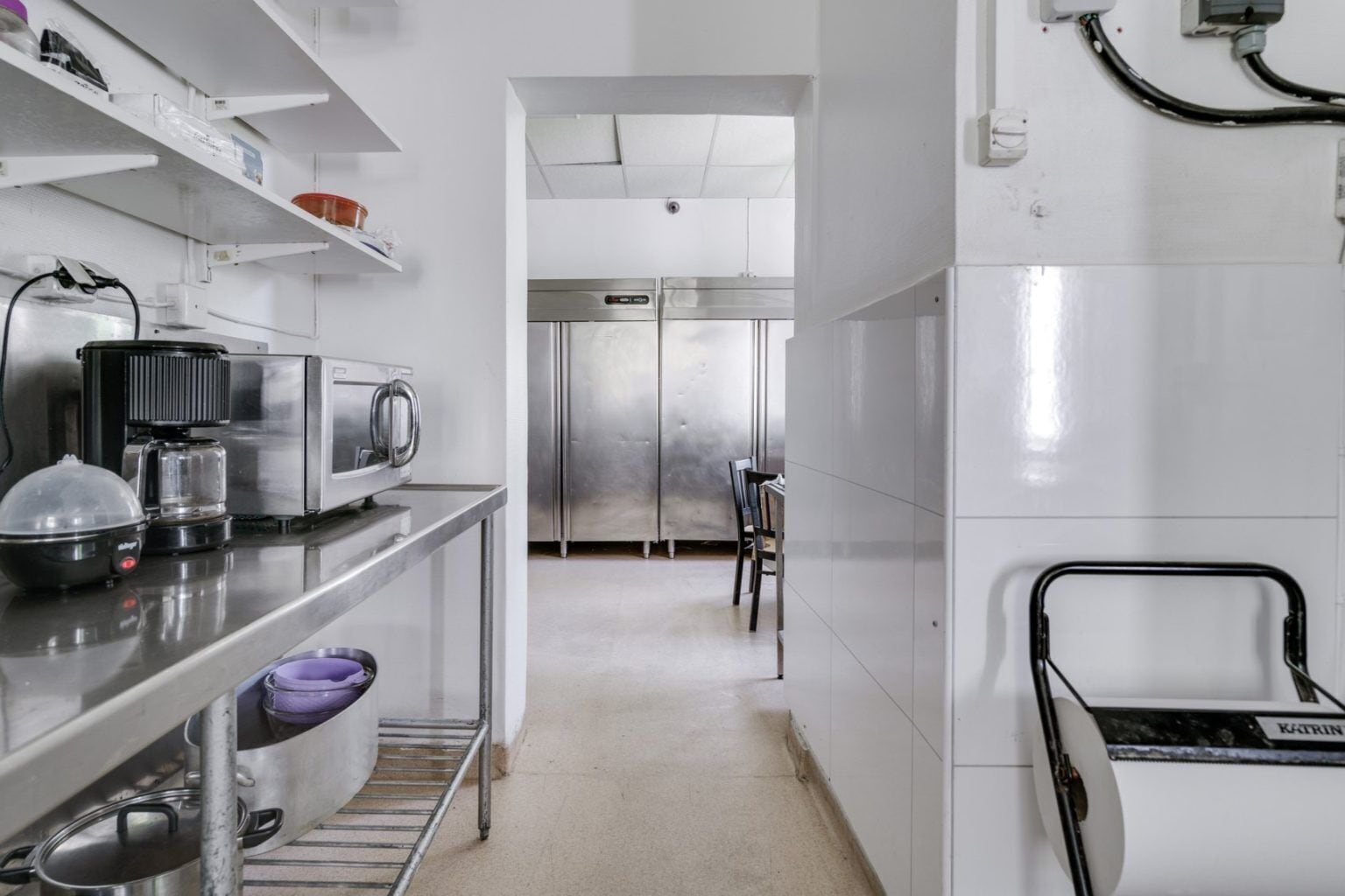 Twin Room, 2 Twin Beds, Shared Bathroom (Access to kitchen) | Private kitchen | Microwave