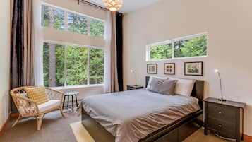 2 bedrooms, iron/ironing board, internet, bed sheets