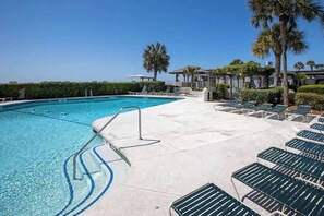 حمام سباحة