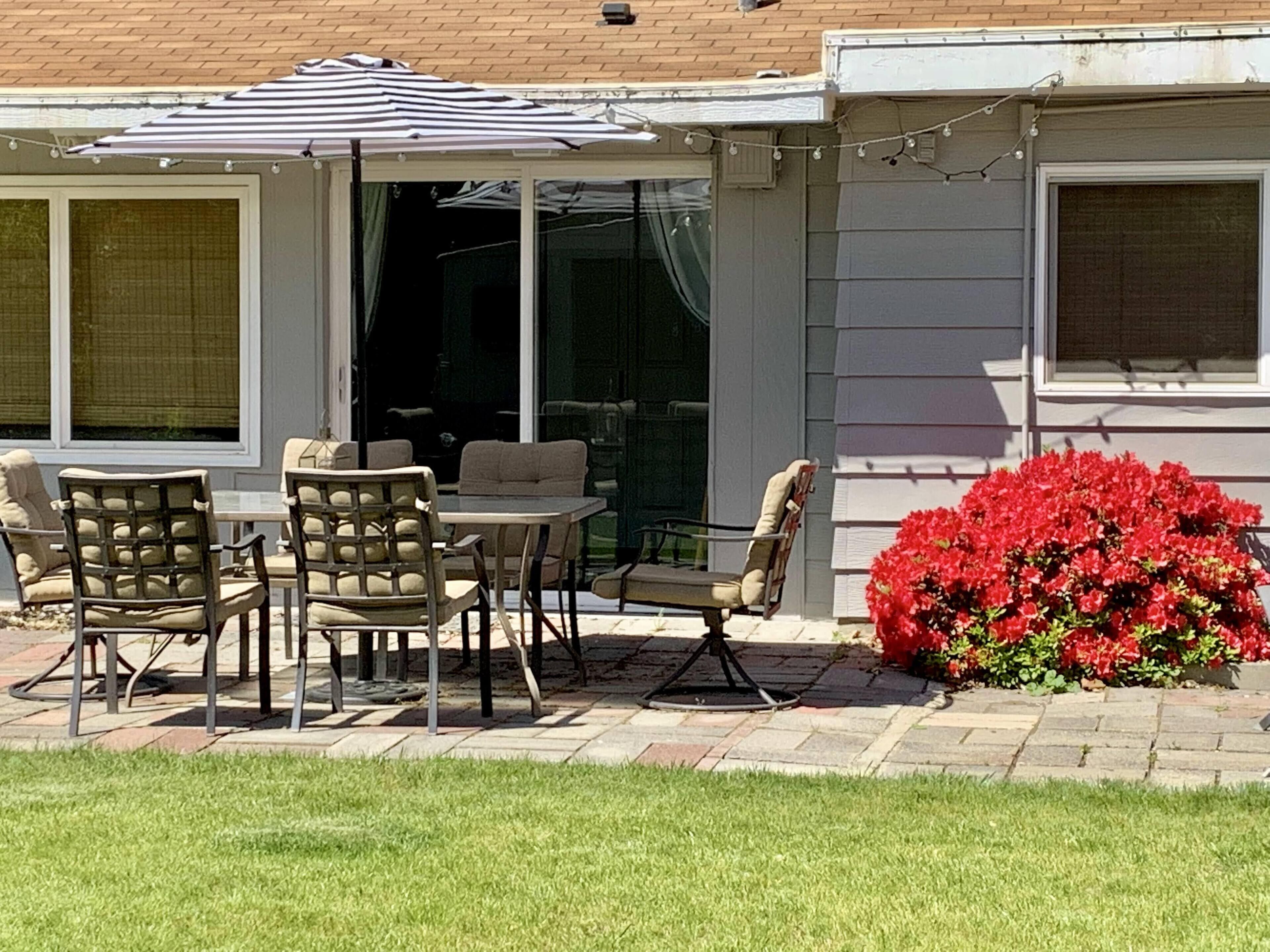 屋外ダイニングエリア