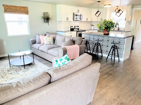 Smart TV. Peaceful park-like Getaway