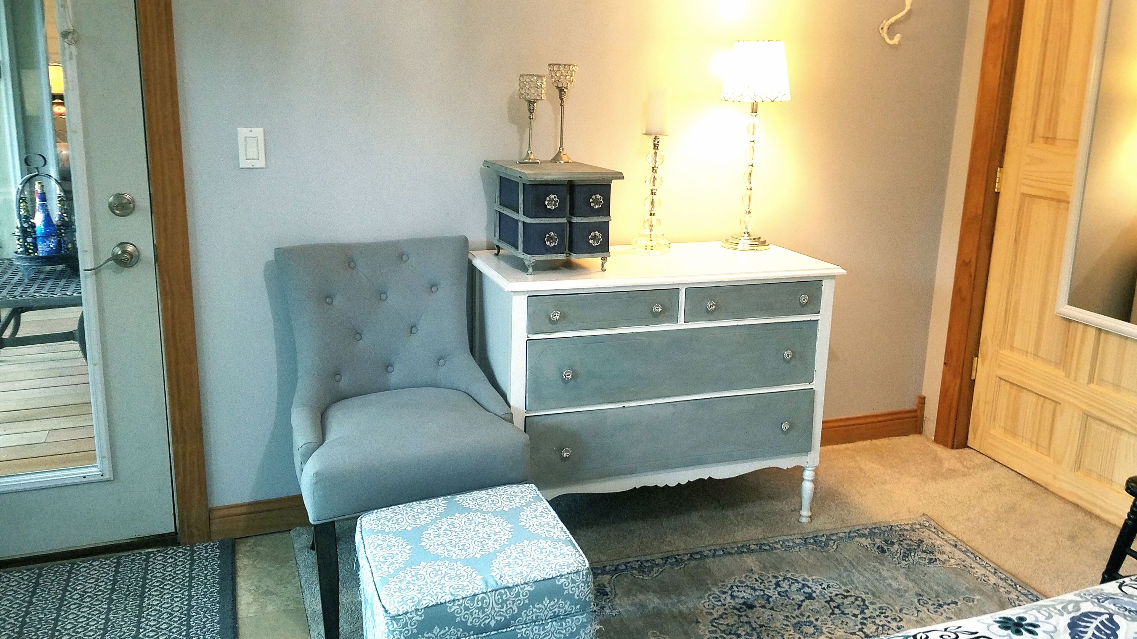 1500 square foot Wooded  Walkout Retreat with YEAR ROUND HOT TUB on Golf Course