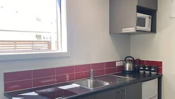 Star Cottage - Alpha | Private kitchenette | Mini-fridge, microwave, stovetop, electric kettle